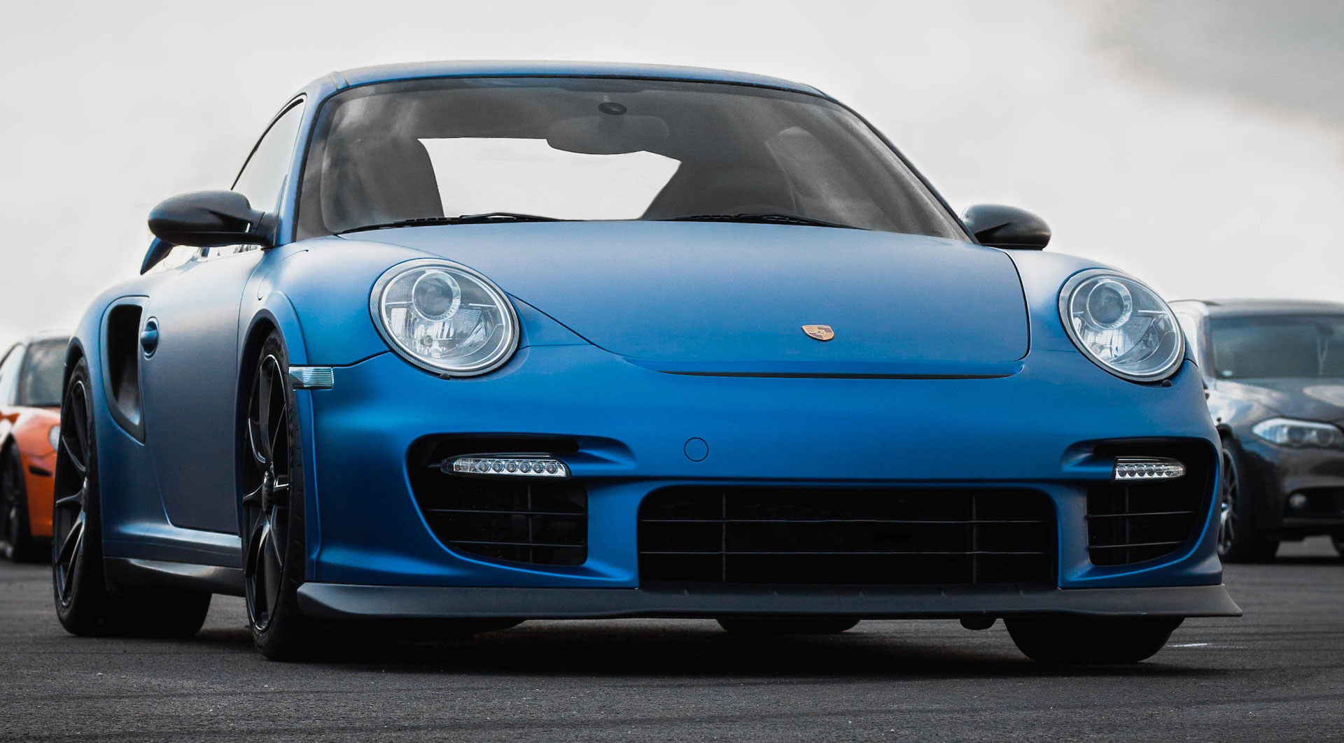blue Porsche car